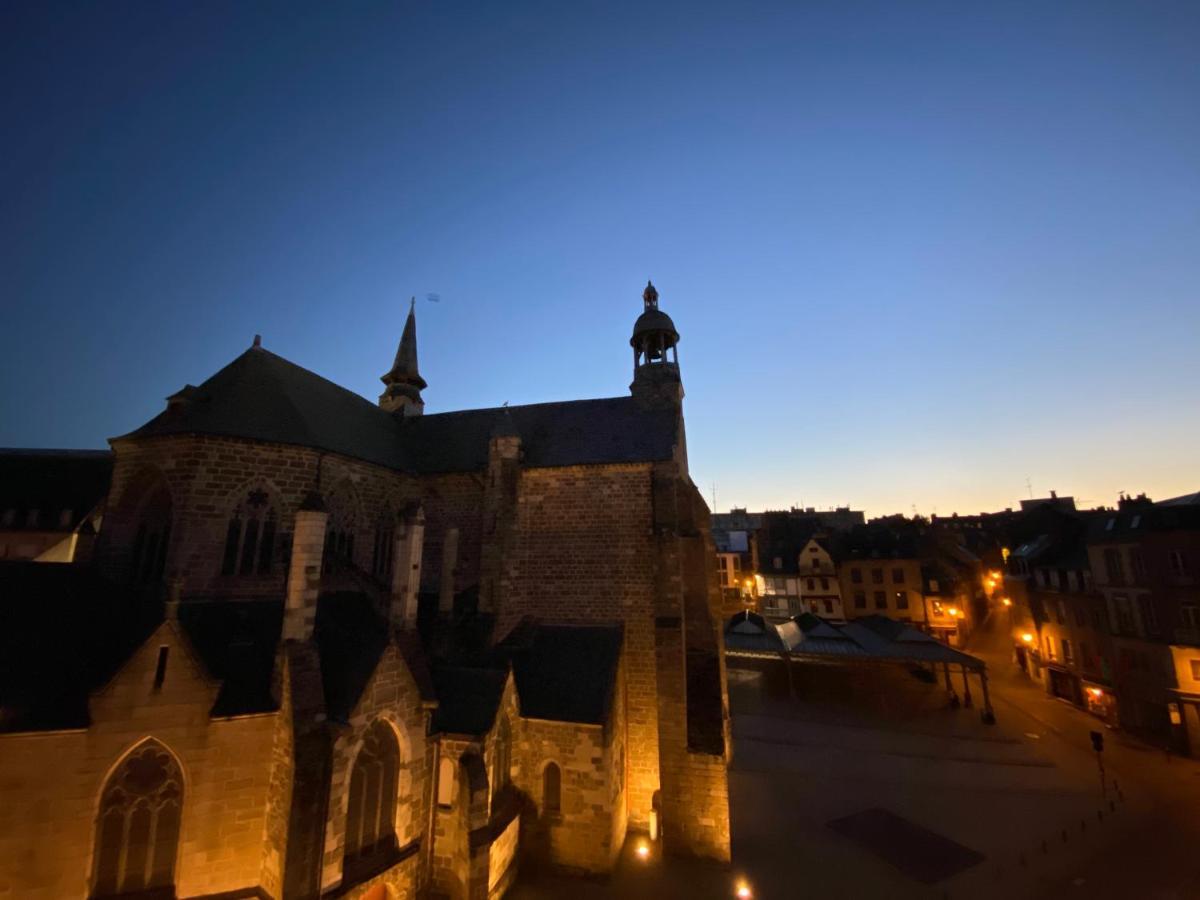 Marie Et Brieuc _ Duplex Lumineux Colore Atypique Face Cathedrale Saint-Brieuc Exterior foto