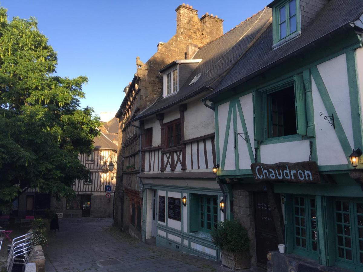 Marie Et Brieuc _ Duplex Lumineux Colore Atypique Face Cathedrale Saint-Brieuc Exterior foto